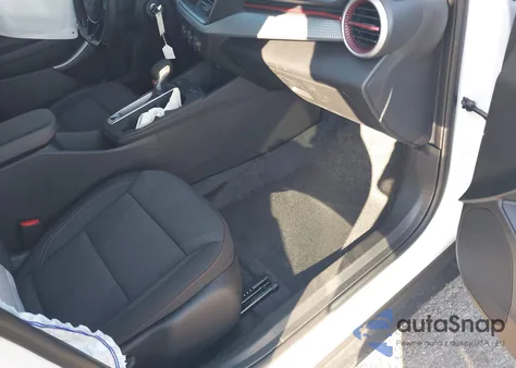 2025 Chevrolet Trax Fwd 1Rs z USA, uszkodzony, nr VIN KL77LGEP6SC193662